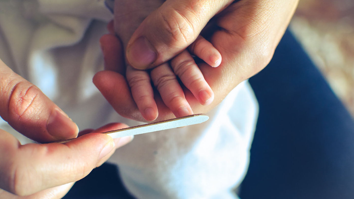 Cómo y Cuándo Cortar las Uñas del Bebé